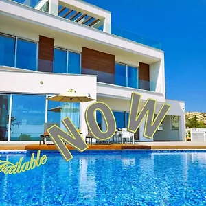  Villa Beachfront Luxury Idania